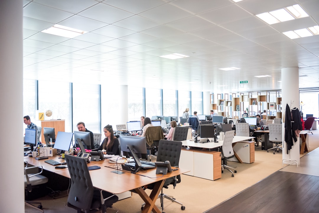 Employee using a searchable AI knowledge base to access workplace procedures