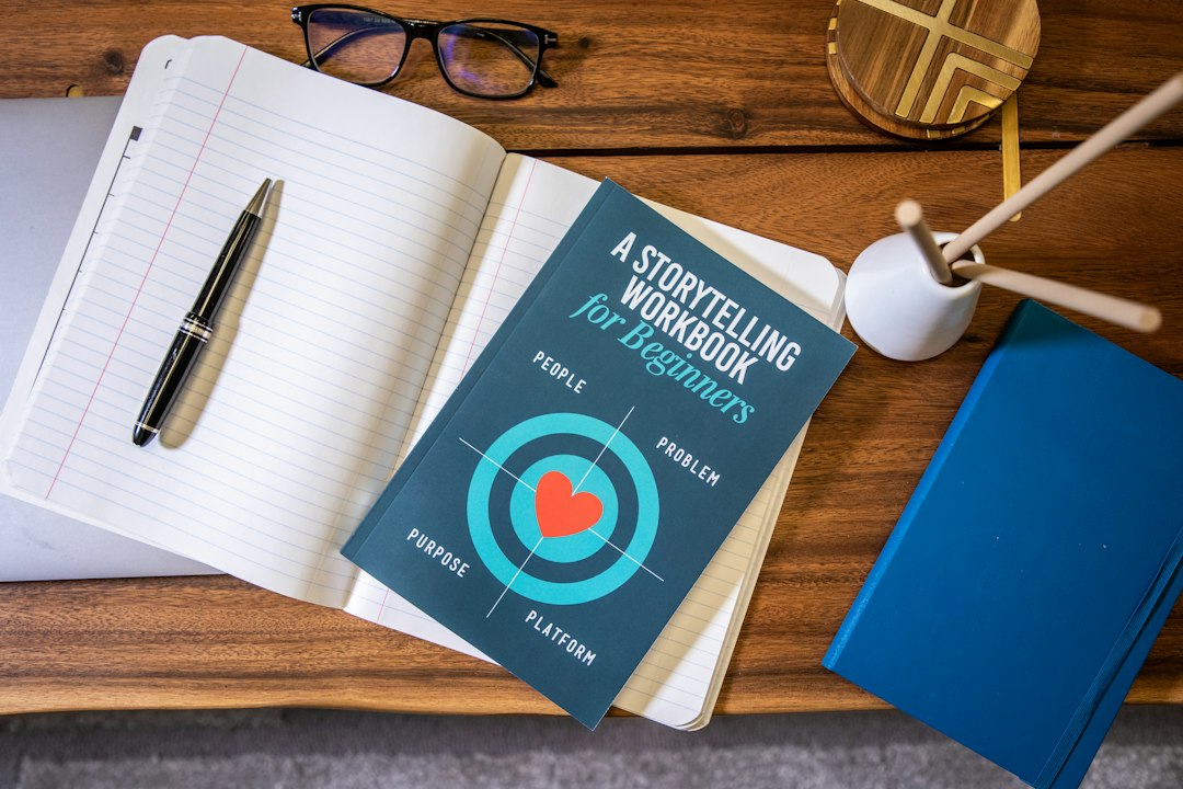 Marketer using AI to optimize and outline SEO content