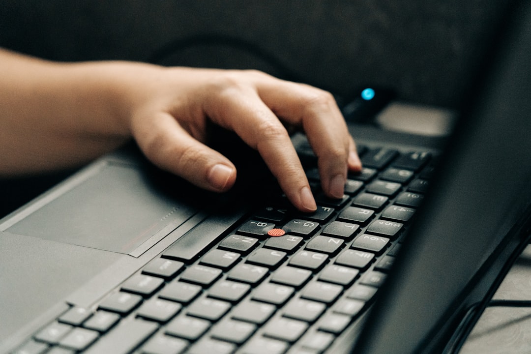 How to Use the SIFT Method and Lateral Reading for Stronger Investigations
